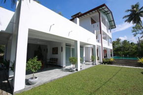 Отель Athithi Villa  Hikkaduwa